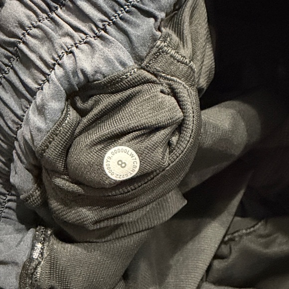 Lululemon Hotty Hot High-Rise Lined Shorts 4” graphite grey & navy size 8 - Picture 13 of 16